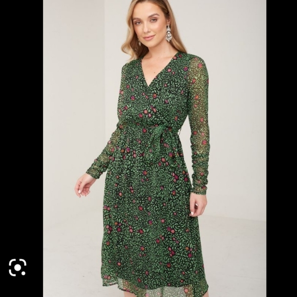 Vero Moda Dresses & Skirts - Vero Moda Carolina Floral Green And Black Calf Length Dress NWT